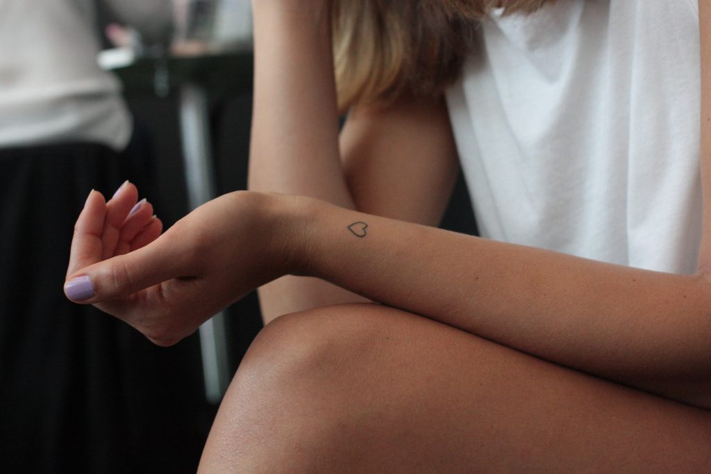 Factores que debes considerar antes de hacerte un tatuaje pequeño